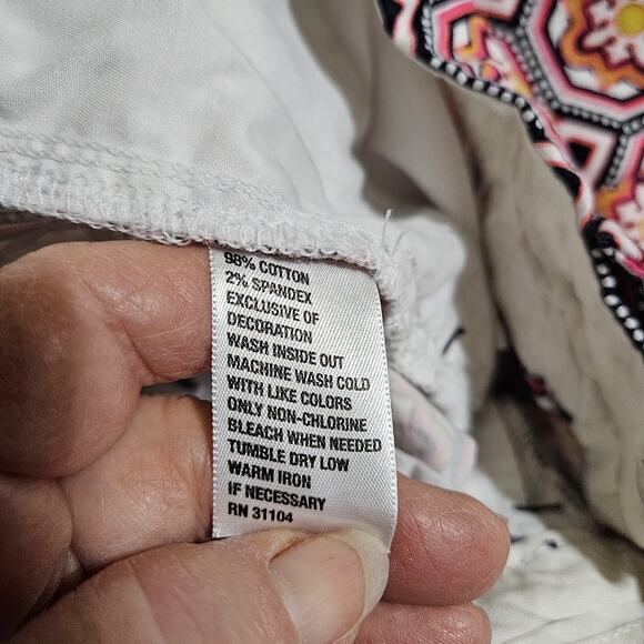 Crown & Ivy Shorts Size 14 Stretchy Button/Zip Fly Pockets Geometric Dressy - Picture 11 of 11